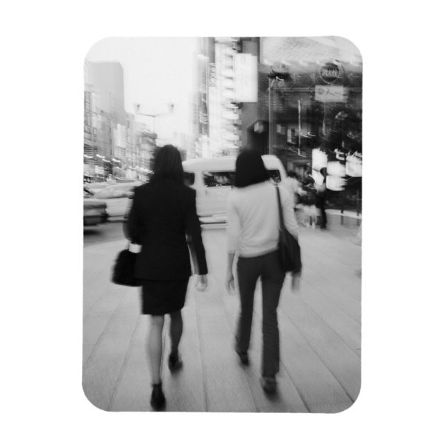 Asien, Japan, Tokyo. Unga kvinnor på Ginza. Magnet (Vertikal)