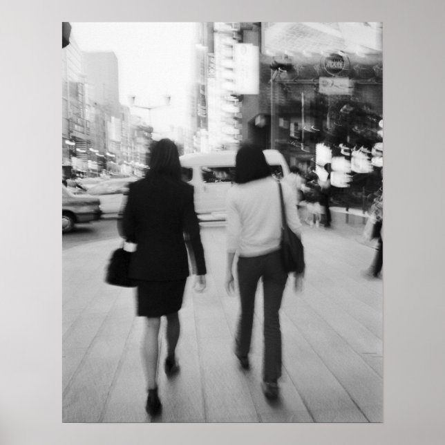 Asien, Japan, Tokyo. Unga kvinnor på Ginza. Poster (Framsidan)