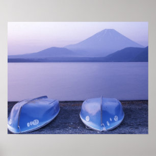Asien, Japan, Yamanashi, Roddbåtar på Motosu Lake Poster