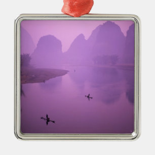 Asien, Kina, Guanxi, Yangshou. Fiskare på flotte Julgransprydnad Metall