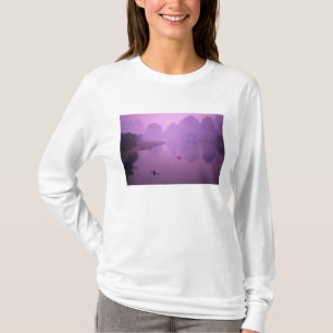 Asien, Kina, Guanxi, Yangshou. Fiskare på flotte Tee Shirt
