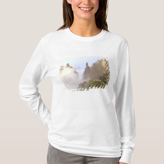 Asien, Kina, Huanshan. Gula berget i T-shirt (Framsida)
