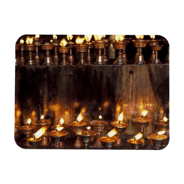 Asien, Kina, Tibet, Lhasa. Bönflammor, Magnet (Horisontell)