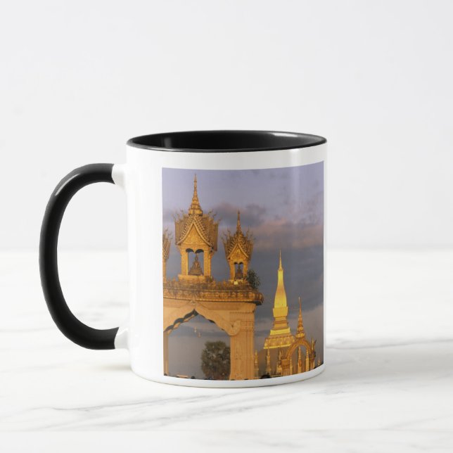 Asien, Laos, Vientiane. That Luang-templet. Mugg (Vänster)