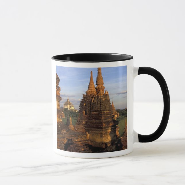 Asien, Myanmar, Bagan. Forntida tempel och Mugg (Höger)