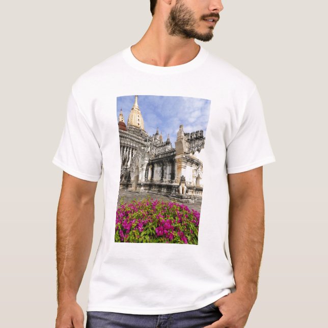 Asien, Myanmar (Burma), Bagan (Pagan). Ananda T-shirt (Framsida)