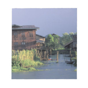 Asien, Myanmar, Inle Lake. En flytande by på Anteckningsblock