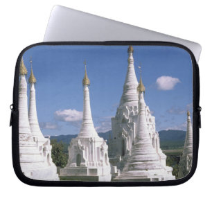Asien, Myanmar, Inle Lake. Pagoder. 2 Laptop Sleeve