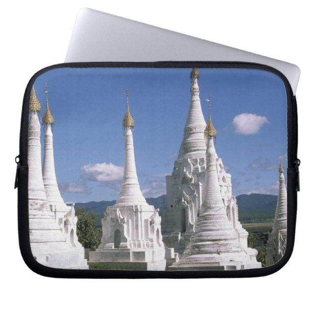 Asien, Myanmar, Inle Lake. Pagoder. 2 Laptop Sleeve (Framsidan)