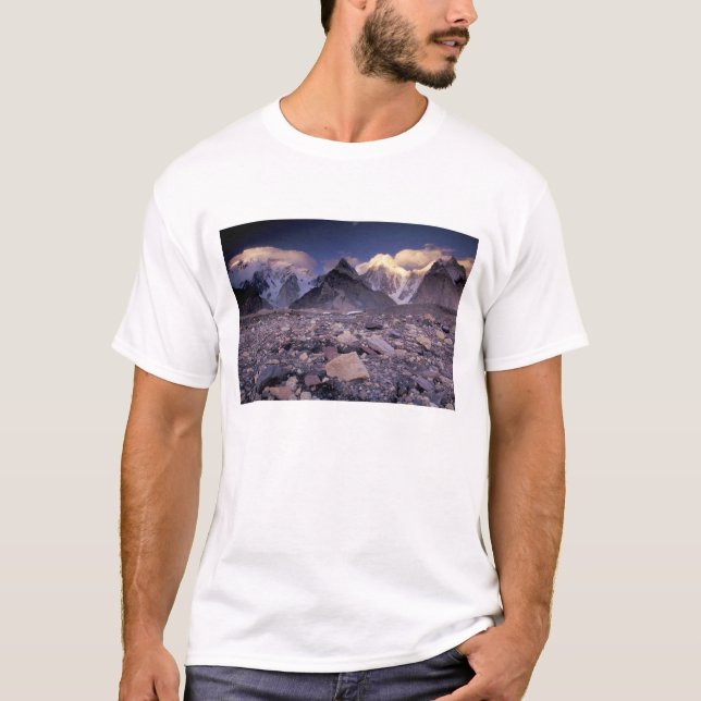 Asien, Pakistan, Karakoram Range, Broad och T-shirt (Framsida)