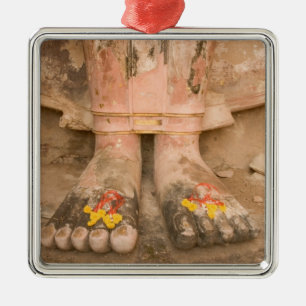 Asien Thailand, Sukhothai, Buddhas fötter och Julgransprydnad Metall