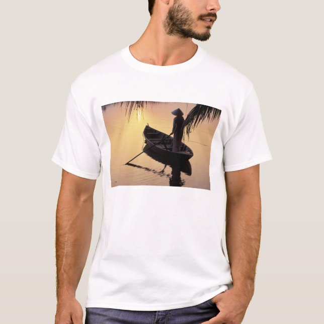Asien, Vietnam, Mekong Delta, Can Tho. Kvällar T Shirt (Framsida)