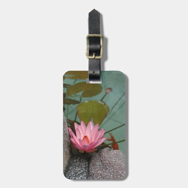 Asien, Vietnam. Vatten lilja i en tempeldamm Bagagebricka (Vertikal Framsida)