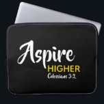 ASPIRE HIGHER Inspirational Christian Black Laptop Fodral<br><div class="desc">Idémeddelande - Aspire Higher - med skriptreferens Colossians 3:2 "Ställ in dig på sak ovan". Ett motiveringsbudskap, som helt enkelt ändå visas på ett elegant sätt. Anpassadet är fullt ut, så att du kan anpassa texten med ditt eget favoritmeddelande och skriptreferens, eller så kan du lämna som det är. En...</div>
