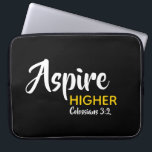 ASPIRE HIGHER Inspirational Christian Black Laptop Fodral<br><div class="desc">Idémeddelande - Aspire Higher - med skriptreferens Colossians 3:2 "Ställ in dig på sak ovan". Ett motiveringsbudskap, som helt enkelt ändå visas på ett elegant sätt. Anpassadet är fullt ut, så att du kan anpassa texten med ditt eget favoritmeddelande och skriptreferens, eller så kan du lämna som det är. En...</div>