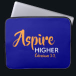ASPIRE HIGHER Inspirational Christian Blue Laptop Fodral<br><div class="desc">Idémeddelande - Aspire Higher - med skriptreferens Colossians 3:2 "Ställ in dig på sak ovan". Ett motiveringsbudskap, som helt enkelt ändå visas på ett elegant sätt. Anpassadet är fullt ut, så att du kan anpassa texten med ditt eget favoritmeddelande och skriptreferens, eller så kan du lämna som det är. En...</div>