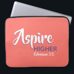 ASPIRE HIGHER Inspirational Christian Coral Laptop Fodral<br><div class="desc">Idémeddelande - Aspire Higher - med skriptreferens Colossians 3:2 "Ställ in dig på sak ovan". Ett motiveringsbudskap, som helt enkelt ändå visas på ett elegant sätt. Anpassadet är fullt ut, så att du kan anpassa texten med ditt eget favoritmeddelande och skriptreferens, eller så kan du lämna som det är. En...</div>
