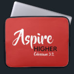 ASPIRE HIGHER Inspirational Christian Scripture Laptop Fodral<br><div class="desc">Idémeddelande - Aspire Higher - med skriptreferens Colossians 3:2 "Ställ in dig på sak ovan". Ett motiveringsbudskap, som helt enkelt ändå visas på ett elegant sätt. Anpassadet är fullt ut, så att du kan anpassa texten med ditt eget favoritmeddelande och skriptreferens, eller så kan du lämna som det är. En...</div>