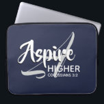 ASPIRE HIGHER Inspirational NAVY Christian Laptop Fodral<br><div class="desc">Idémeddelande - Aspire Higher - med skriptreferens Colossians 3:2 "Ställ in dig på sak ovan". Ett motiveringsbudskap, som helt enkelt ändå visas på ett elegant sätt. Monogram A för Aspire i bakgrunden (kan tas bort). All text är fullt anpassade, så att du kan anpassa dig med ditt eget monogram, favoritmeddelande...</div>
