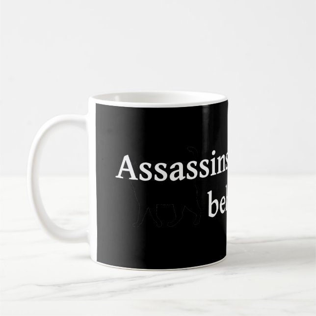 Assassare gör det bakifrån kaffemugg (Vänster)