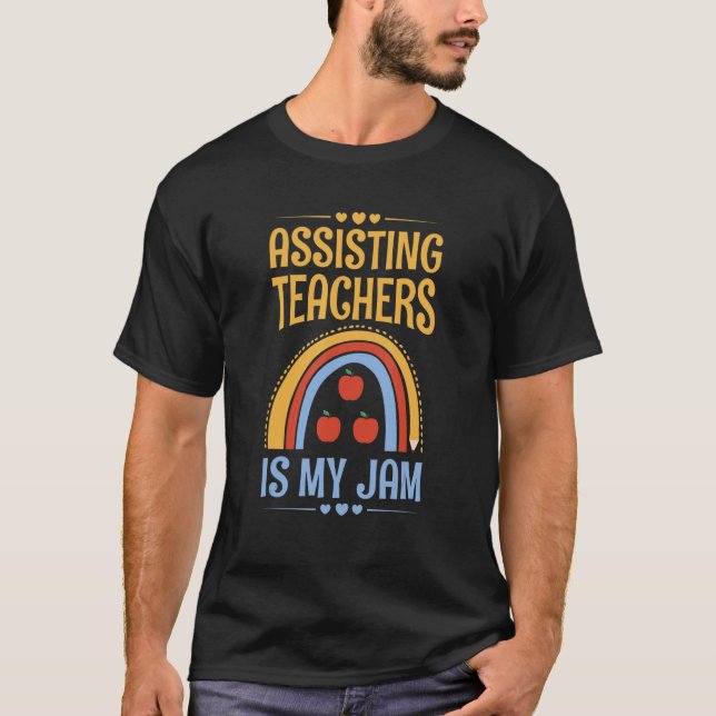 Assisting teachers is my jam for a Teacher Assista T Shirt (Framsida)