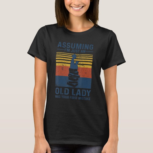 Assuming I'm Just An Old Lady Was Your First Mista T Shirt (Framsida)