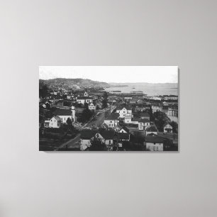 Astoria den Oregon townen beskådar tittar väster Canvastryck