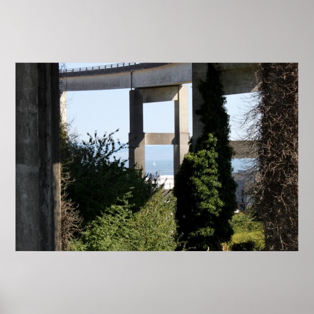 Astoria-Megler Bridge med segelbåt Poster (Framsidan)