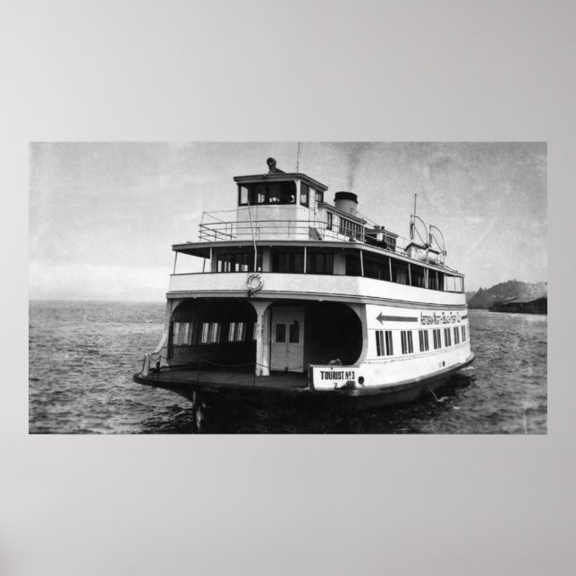 Astoria, Oregon View of Ferry Megler Photograph Poster (Framsidan)