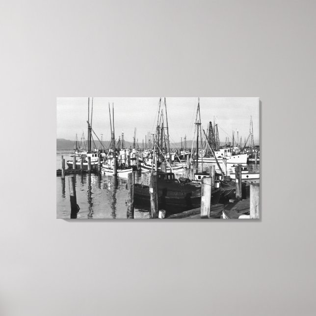 Astoria, Oregon Waterfront View of Fishing Fleet Canvastryck (Framsida)