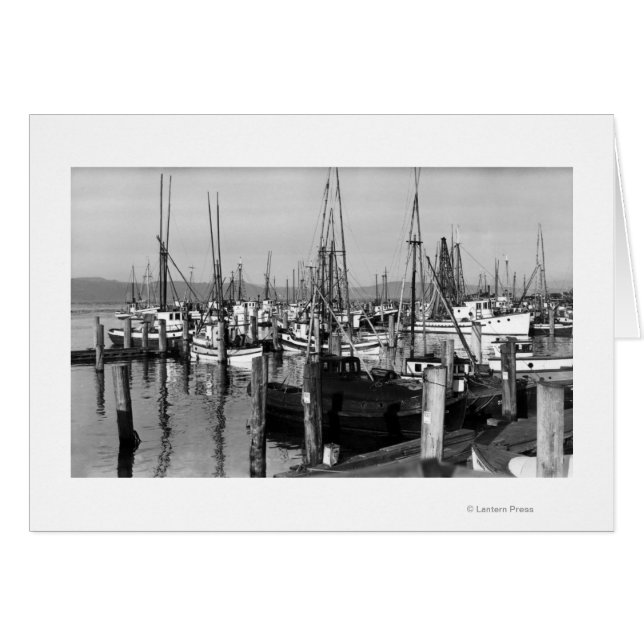 Astoria, Oregon Waterfront View of Fishing Fleet Hälsningskort (Framsidan Horizontal)