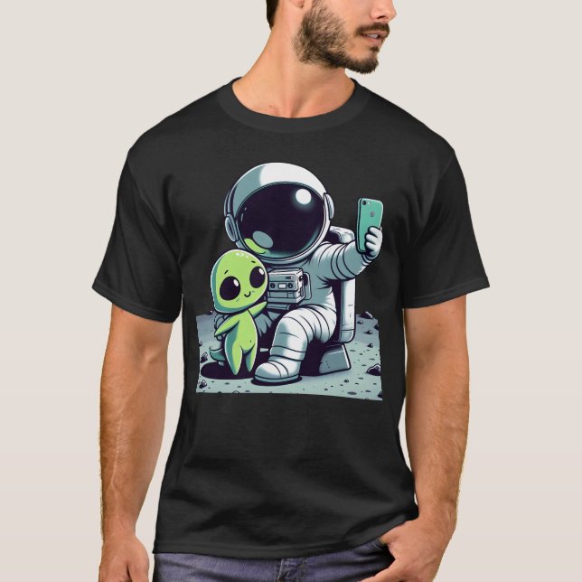 ASTRO SELFIE - Roligt Tecknad Astronaut Alien Self T Shirt (Framsida)