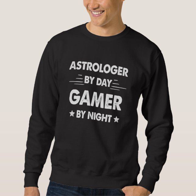 Astrologer By Day Gamer By Night Lång Ärmad Tröja (Framsida)