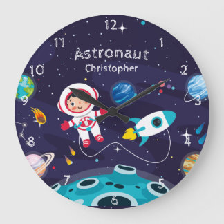 Astronaut-barn vid måne, monogrammat vid namn stor klocka