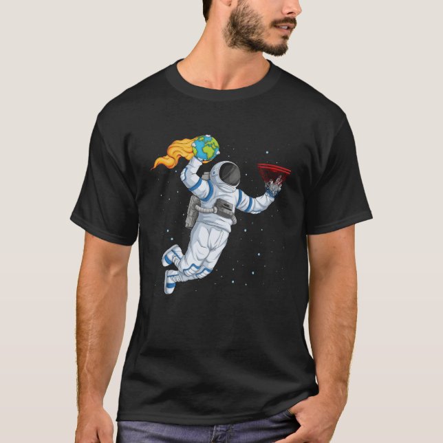 Astronaut Basketball Player Play Basketball In Spa T Shirt (Framsida)