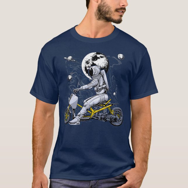 Astronaut biker motorcykelfärd scifi t shirt (Framsida)