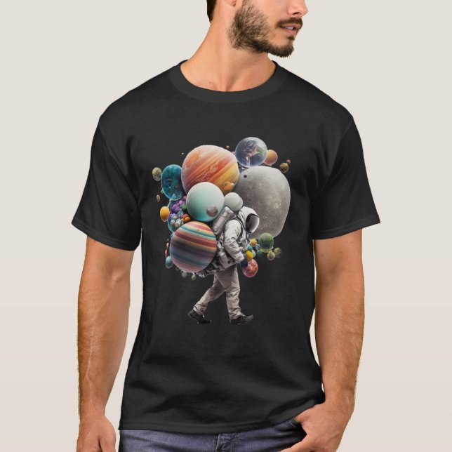Astronaut carrying Planets and Moons in Space T Shirt (Framsida)