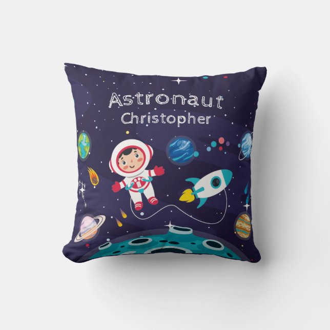 Astronaut child on the moon, monogrammed name kudde (Framsida)