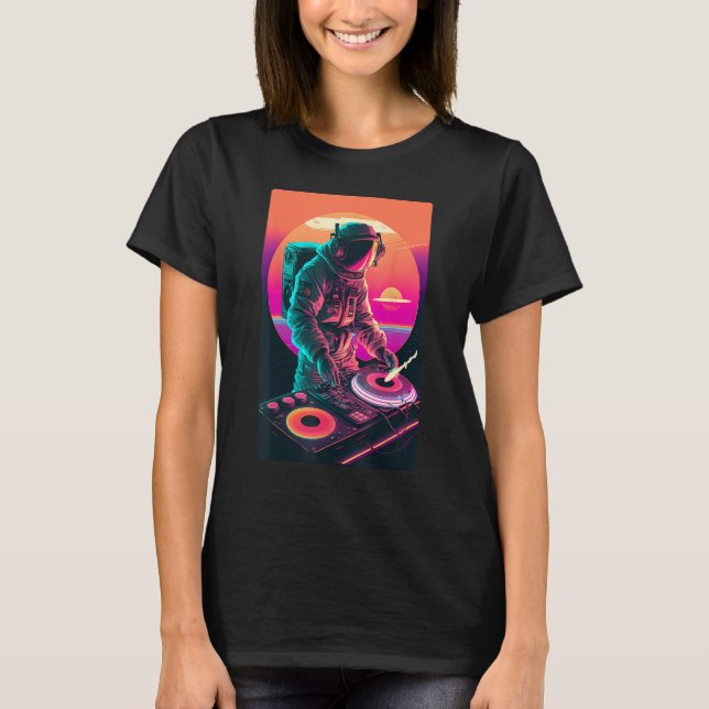 Astronaut DJ, DJing in Space, EDM coola Vaporwave  T Shirt (Framsida)