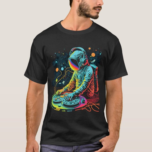 Astronaut DJ spelar turnables i Space EDM-coola T Shirt (Framsida)