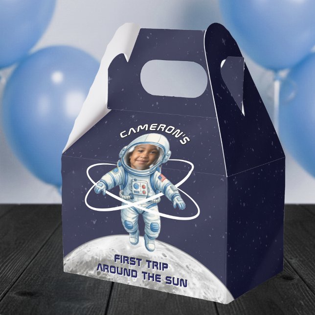 Astronaut Födelsedagsfest 1:a Resan runt Solen Presentaskar (Skapare uppladdad)