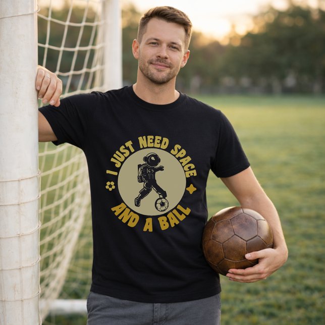 Astronaut Fotbollscitat Behöver Rymden Och Boll T Shirt (Skapare uppladdad)