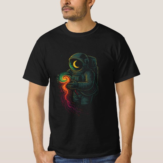 Astronaut Holding a Cosmic Spiral T Shirt (Framsida)