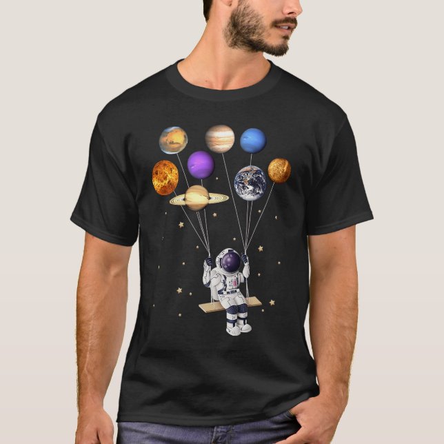 Astronaut Holding Planet Balloons Science Solar Sy T Shirt (Framsida)