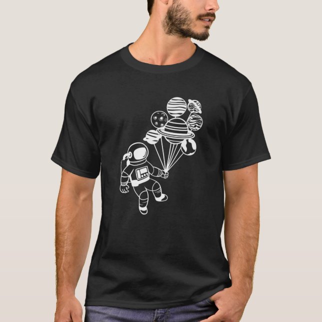 Astronaut Holding Solar System Planets bubblor in T Shirt (Framsida)