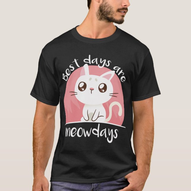 Astronaut i rymden med raketgevär. t shirt (Framsida)