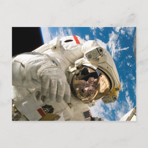 Astronaut i upptäckt för utrymmefotorymdfärja vykort