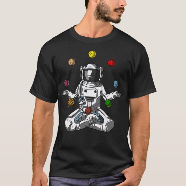 Astronaut Juggling Planets T Shirt (Framsida)