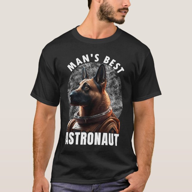 Astronaut K 9 Malinois Space Suit Man's best Astro T Shirt (Framsida)