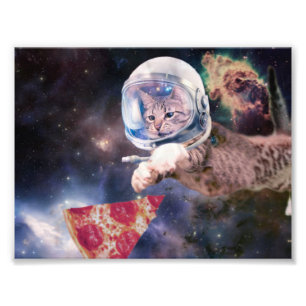 Astronaut-kattjakt på ett pizzasuccat fototryck